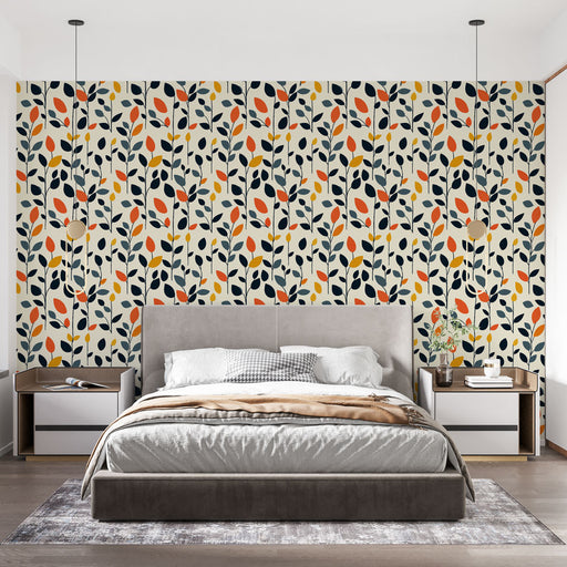Une chambre moderne avec un papier peint floral aux motifs de feuilles stylisées en bleu marine, orange et jaune sur fond crème, créant une ambiance chaleureuse et accueillante.