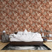 Une chambre contemporaine avec un papier peint aux motifs de feuilles dans des teintes chaudes de beige et de terracotta, créant une atmosphère chaleureuse et naturelle.