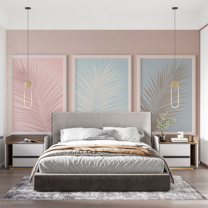 Une chambre moderne avec un papier peint aux teintes pastel représentant des feuilles de palmier, créant une atmosphère douce et apaisante.