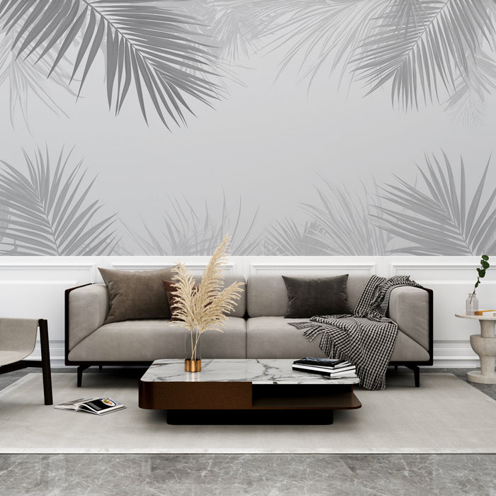 Un salon moderne avec un papier peint représentant des feuilles de palmier en nuances de gris sur fond clair, créant une ambiance apaisante et élégante.