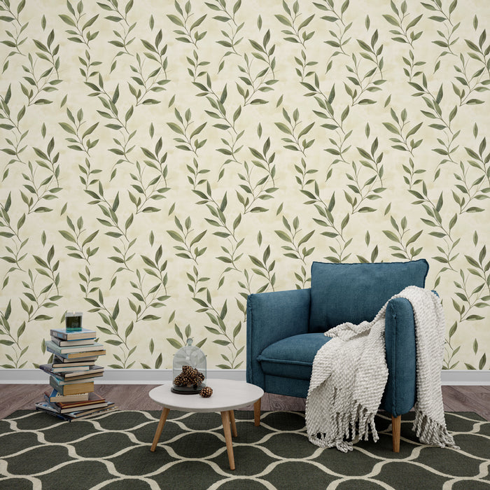 Un salon chaleureux avec un papier peint floral crème et vert illustrant des feuilles délicates, créant une ambiance apaisante et naturelle.