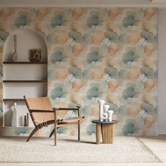 Un salon moderne avec un papier peint floral aux teintes douces de bleu et de pêche, créant une atmosphère apaisante et délicate.