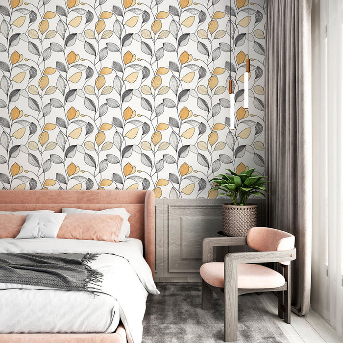 Une chambre moderne avec un papier peint floral aux motifs de feuilles et fleurs en noir et jaune sur fond clair, créant une ambiance chaleureuse et accueillante.
