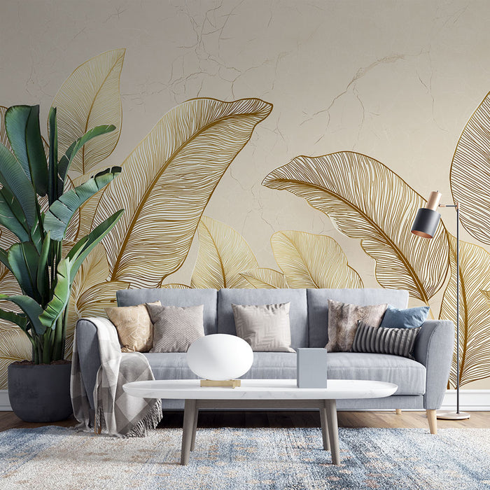 Un salon moderne avec un papier peint représentant de grandes feuilles dorées sur un fond beige, créant une ambiance élégante et chaleureuse.