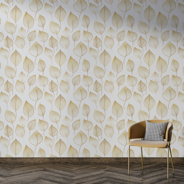 Une pièce moderne avec un papier peint aux motifs de feuilles dorées sur fond blanc, créant une atmosphère élégante et apaisante.