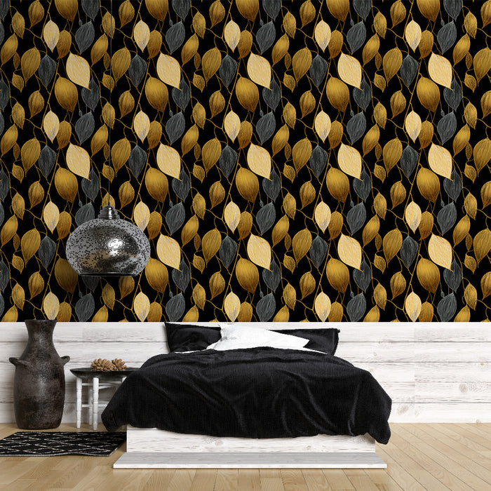 Une chambre moderne avec un papier peint aux motifs de feuilles dorées et grises sur fond noir, créant une ambiance élégante et sophistiquée.