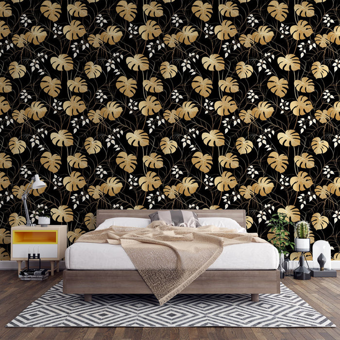 Une chambre moderne avec un papier peint tropical noir orné de grandes feuilles dorées et de motifs floraux blancs, créant une ambiance élégante et chaleureuse.