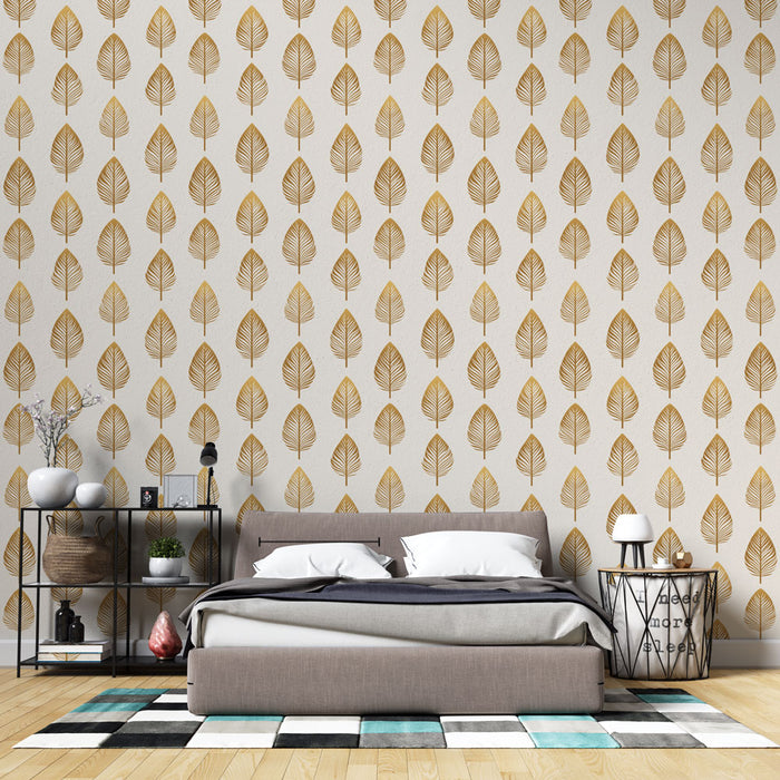 Une chambre moderne avec un papier peint aux motifs de feuilles dorées sur fond clair, créant une ambiance chaleureuse et naturelle.