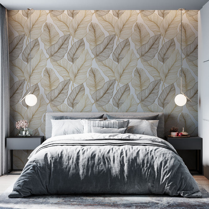 Une chambre moderne avec un papier peint aux motifs de grandes feuilles dorées et grises sur fond clair, créant une ambiance élégante et apaisante.