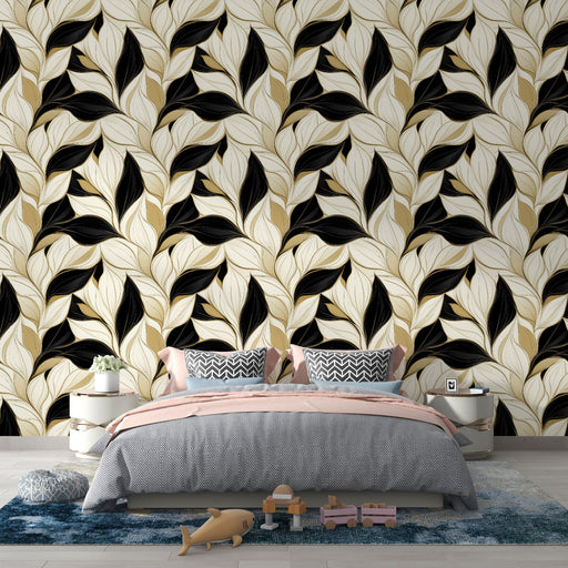 Une chambre élégante avec un papier peint aux motifs de feuilles en noir, beige et blanc, créant une ambiance sophistiquée et chaleureuse.