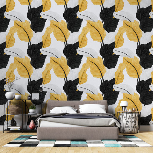 Une chambre moderne avec un papier peint aux motifs de grandes feuilles noires, blanches et jaunes sur fond clair, créant une ambiance dynamique et chaleureuse.