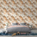 Une chambre moderne avec un papier peint aux motifs de feuilles de ginkgo dans des teintes douces de beige et de brun, créant une atmosphère chaleureuse et apaisante.