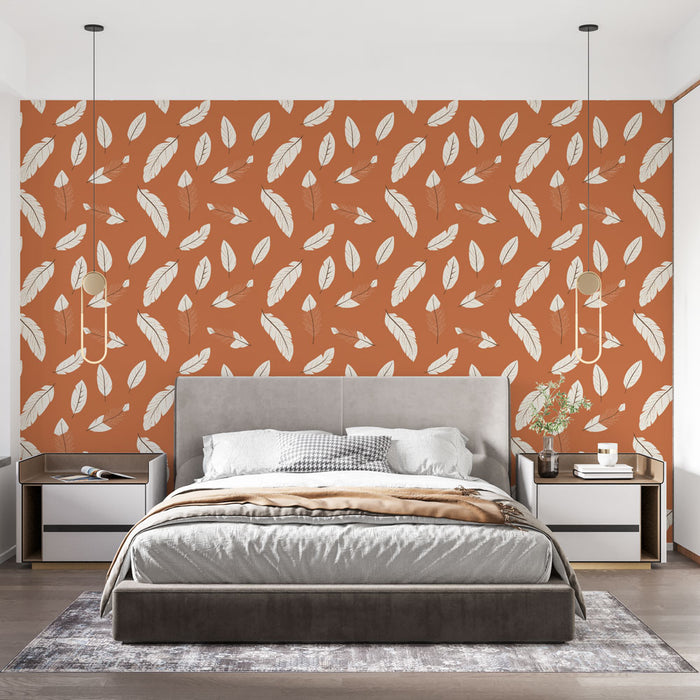 Une chambre moderne avec un papier peint terracotta orné de feuilles blanches, créant une ambiance chaleureuse et naturelle.