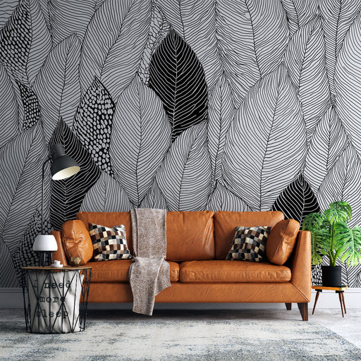 Un salon moderne avec un papier peint monochrome représentant de grandes feuilles stylisées en noir et blanc, créant une ambiance artistique et dynamique.