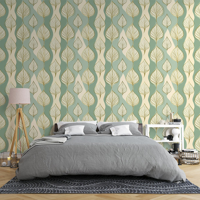 Une chambre apaisante avec un papier peint aux motifs de feuilles dorées sur fond vert et crème, créant une atmosphère naturelle et élégante.
