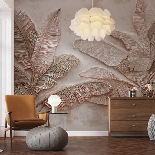 Une pièce moderne avec un papier peint texturé représentant de grandes feuilles en relief dans des teintes douces de rose et beige, créant une ambiance chaleureuse et accueillante.