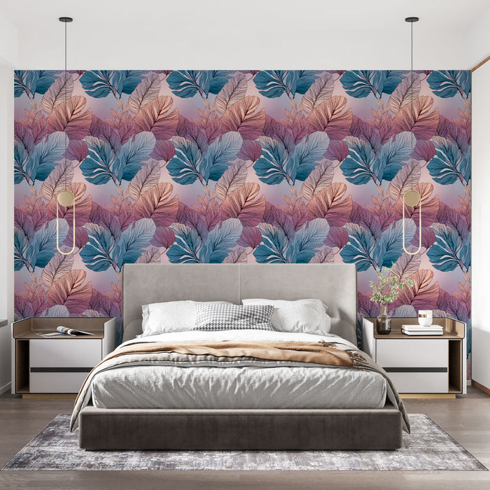 Une chambre moderne avec un papier peint tropical aux grandes feuilles colorées dans des teintes de bleu, rose et violet, créant une ambiance chaleureuse et apaisante.