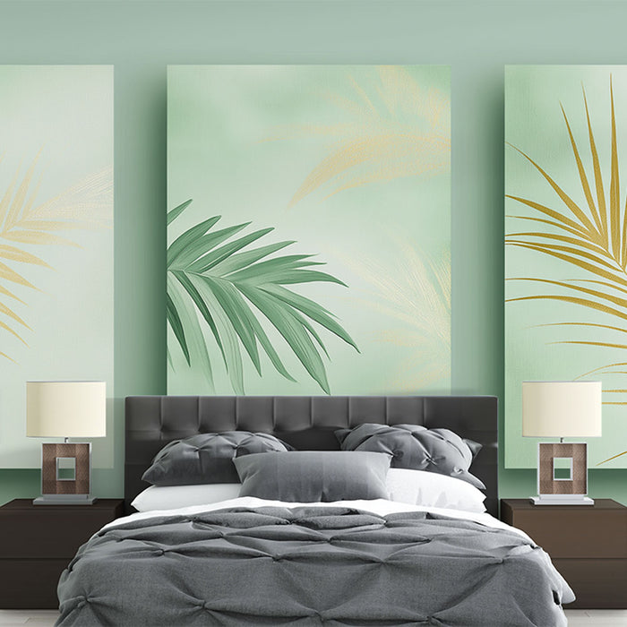Papier peint feuilles tropicales | Motifs de palmiers en or sur fond vert menthe