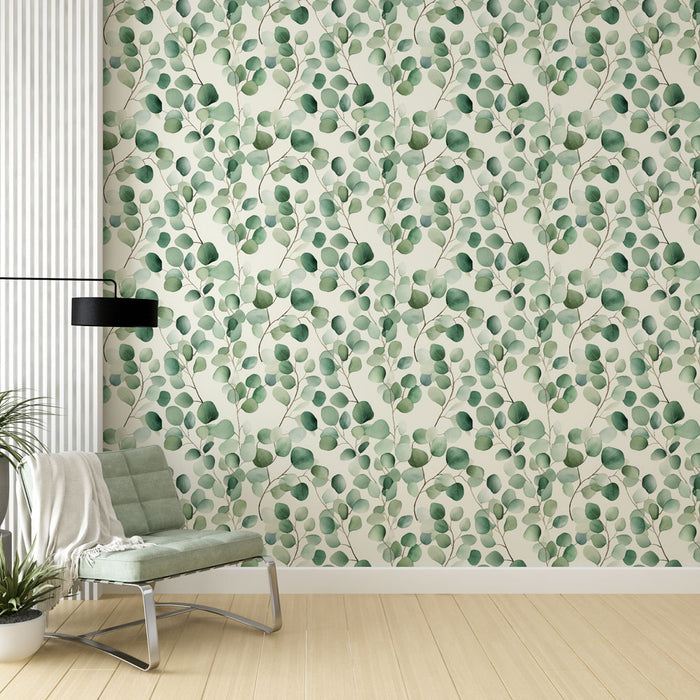 Un salon moderne avec un papier peint floral représentant des feuilles vertes délicates sur fond clair, créant une atmosphère apaisante et naturelle.