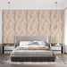 Une chambre moderne avec un papier peint floral beige orné de branches délicates et de fleurs pastel, créant une atmosphère douce et apaisante.