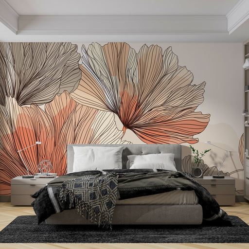 Une chambre moderne avec un papier peint floral aux grandes fleurs aux teintes douces de beige et de rose, créant une ambiance chaleureuse et apaisante.