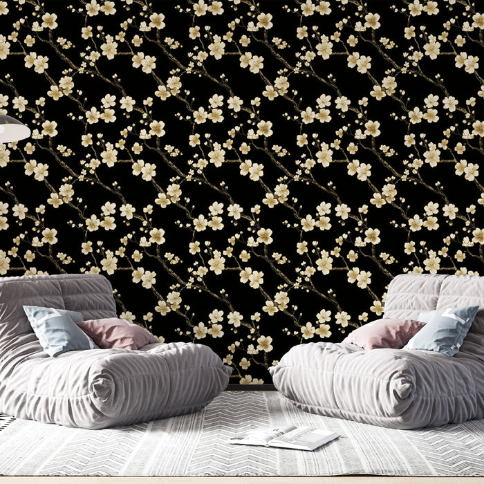 Une pièce moderne avec un papier peint floral noir et crème, aux motifs de branches fleuries, créant une ambiance élégante et chaleureuse.