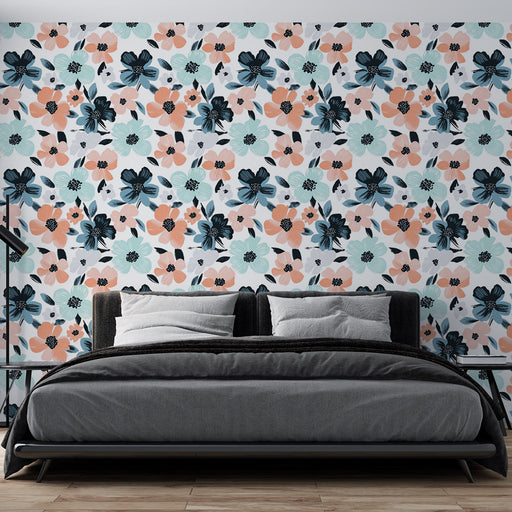 Une chambre moderne avec un papier peint floral aux motifs colorés de fleurs roses, bleues et noires sur fond clair, créant une ambiance fraîche et accueillante.