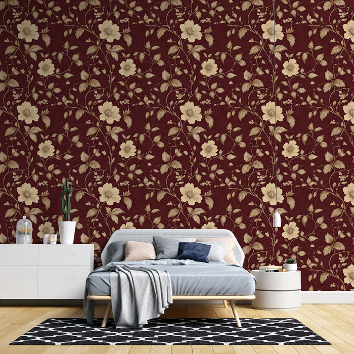 Une chambre élégante avec un papier peint floral sur fond bordeaux, ornée de fleurs crème et de feuillages délicats, créant une ambiance chaleureuse et accueillante.