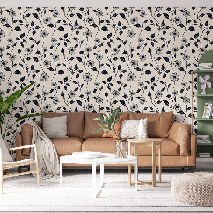 Un salon chaleureux avec un papier peint floral noir et blanc aux motifs délicats, créant une ambiance à la fois élégante et apaisante.