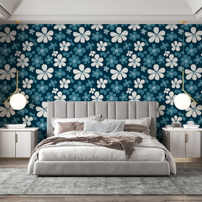 Une chambre moderne avec un papier peint floral bleu canard et crème, créant une atmosphère fraîche et accueillante.