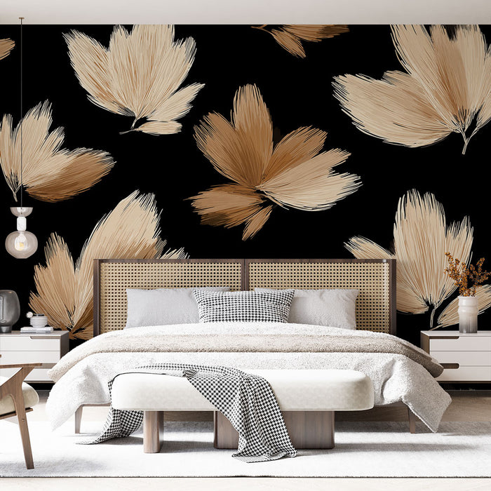 Une chambre moderne avec un papier peint floral aux grandes feuilles beige sur fond noir, créant une ambiance élégante et chaleureuse.