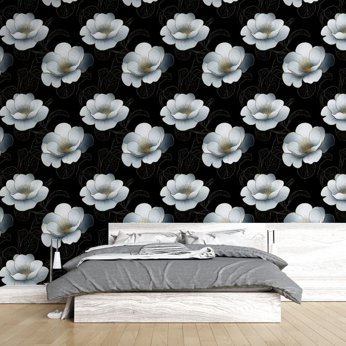 Une chambre moderne avec un papier peint floral aux grandes fleurs blanches sur fond noir, créant une ambiance élégante et contrastée.