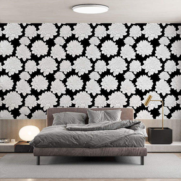 Une chambre moderne avec un papier peint floral noir et blanc, présentant de grandes fleurs stylisées qui créent une atmosphère élégante et contemporaine.