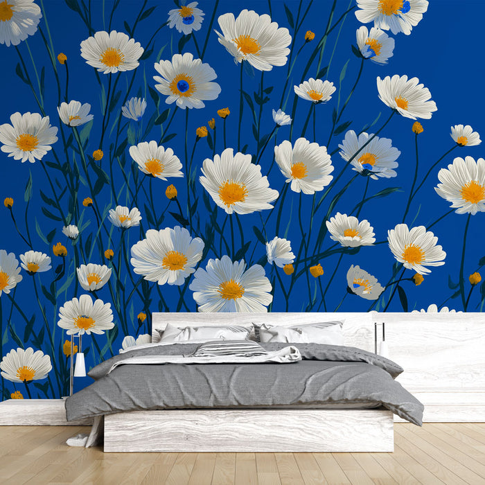 Une chambre lumineuse avec un papier peint floral sur fond bleu, ornée de grandes marguerites blanches et jaunes, créant une atmosphère joyeuse et apaisante.