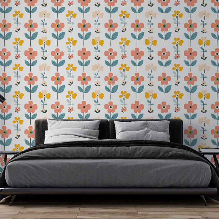 Une chambre moderne avec un papier peint floral aux motifs colorés de fleurs roses, jaunes et vertes sur fond clair, créant une ambiance joyeuse et accueillante.