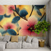 Papier peint floral coloré avec motif de fleurs élégantes et vibrantes pour salon moderne