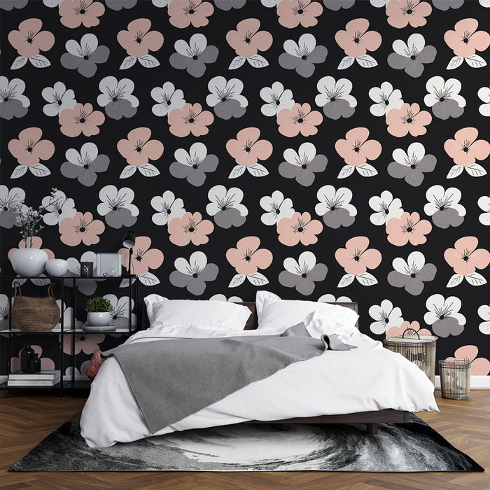 Une chambre moderne avec un papier peint floral aux teintes douces de rose et gris sur fond noir, créant une ambiance élégante et chaleureuse.