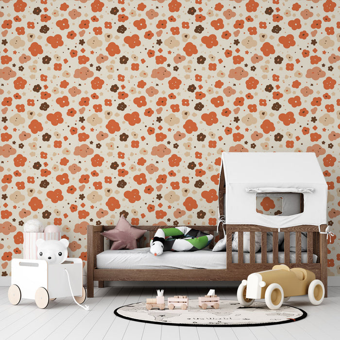 Une chambre d'enfant avec un papier peint floral aux teintes chaudes de rouge, beige et marron, créant une ambiance joyeuse et accueillante.