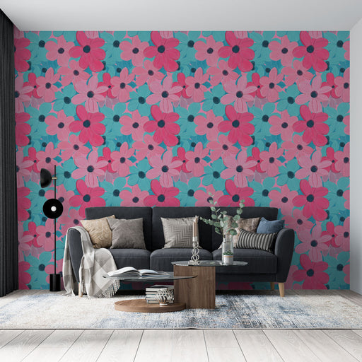 Un salon moderne avec un papier peint floral aux grandes fleurs roses et bleues sur fond turquoise, créant une ambiance joyeuse et dynamique.
