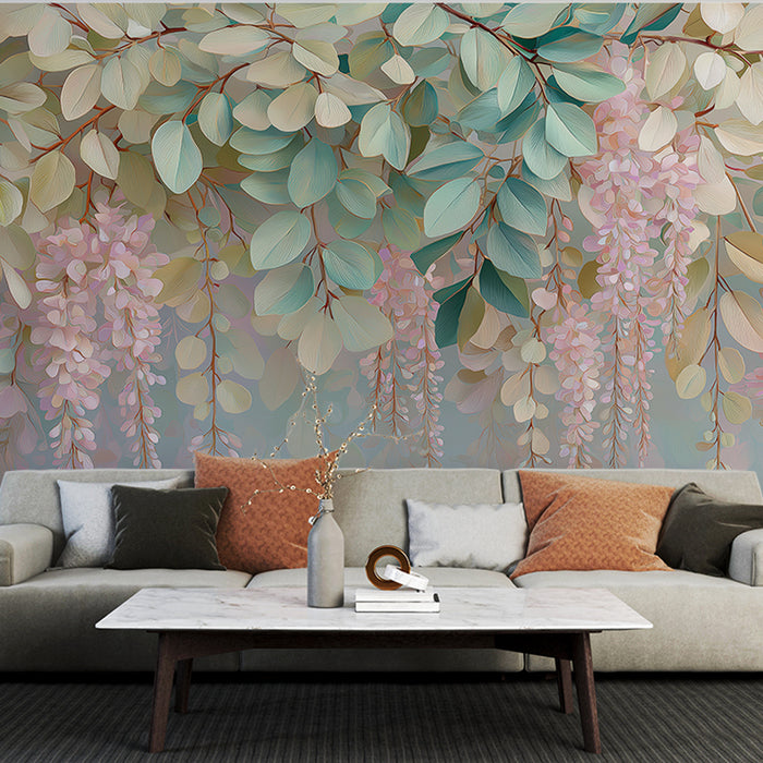 Une pièce de salon avec un papier peint floral aux teintes douces de vert et rose, évoquant une ambiance apaisante et naturelle.