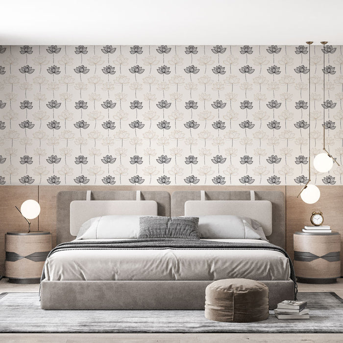 Une chambre moderne avec un papier peint floral beige et noir, représentant des fleurs délicates sur un fond clair, créant une ambiance apaisante et élégante.