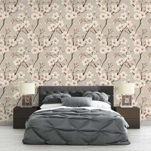 Une chambre moderne avec un papier peint floral beige et rose aux motifs délicats de fleurs sur fond neutre, créant une ambiance douce et apaisante.