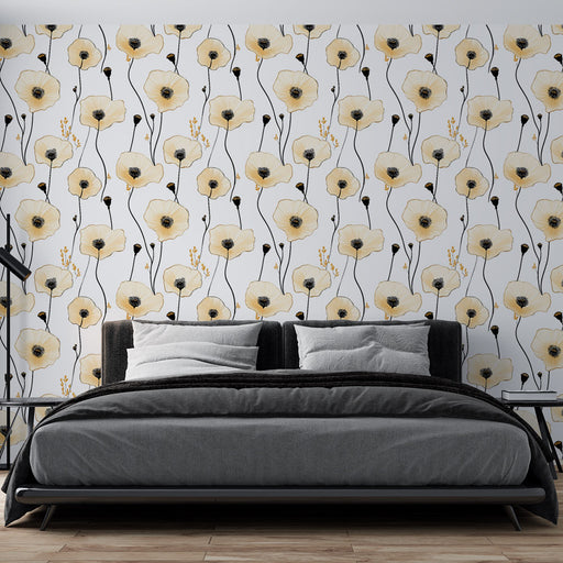 Une chambre moderne avec un papier peint floral aux motifs de coquelicots jaunes et noirs sur fond blanc, créant une ambiance fraîche et accueillante.
