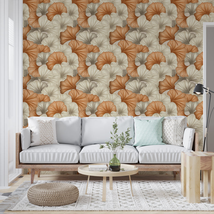 Un salon moderne avec un papier peint floral aux motifs de feuilles dans des teintes beige, orange et gris, créant une ambiance chaleureuse et accueillante.