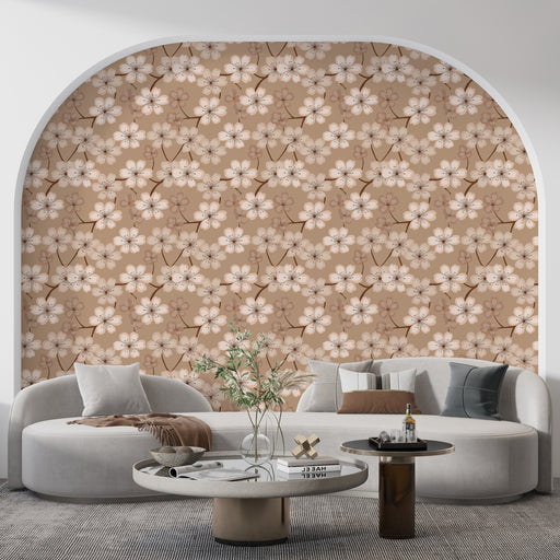 Un salon moderne avec un papier peint floral beige orné de délicates fleurs blanches sur fond marron, créant une atmosphère douce et accueillante.
