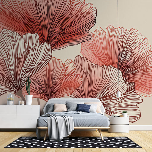 Une chambre moderne avec un papier peint floral aux grandes fleurs en dégradé de rose et lignes noires, créant une atmosphère douce et élégante.