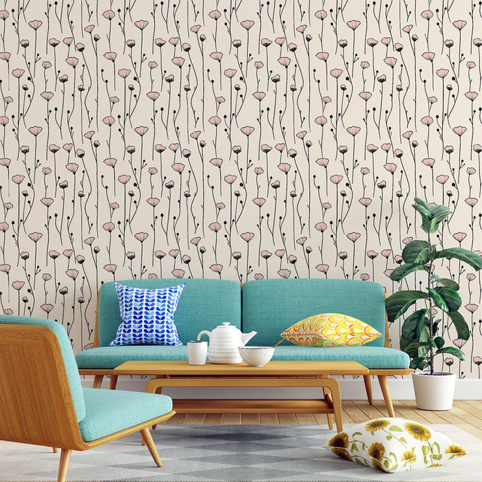 Un salon contemporain avec un papier peint floral aux motifs délicats de fleurs roses sur fond beige, créant une atmosphère douce et apaisante.