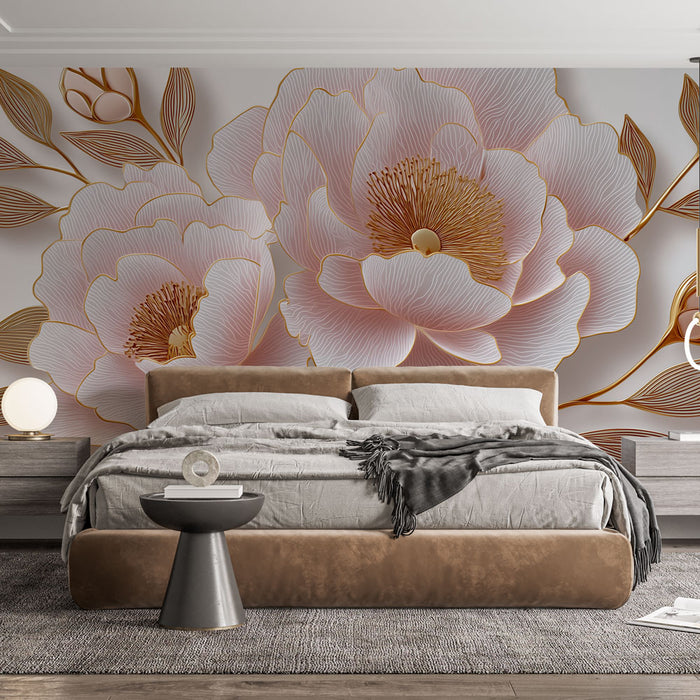 Une chambre élégante avec un papier peint floral aux grandes pivoine roses et dorées, créant une ambiance douce et romantique.