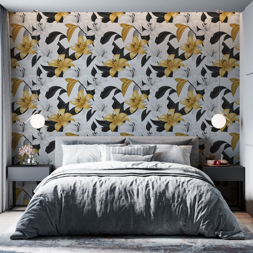 Une chambre moderne avec un papier peint floral aux motifs de lys jaunes et blancs sur fond noir, créant une ambiance élégante et dynamique.