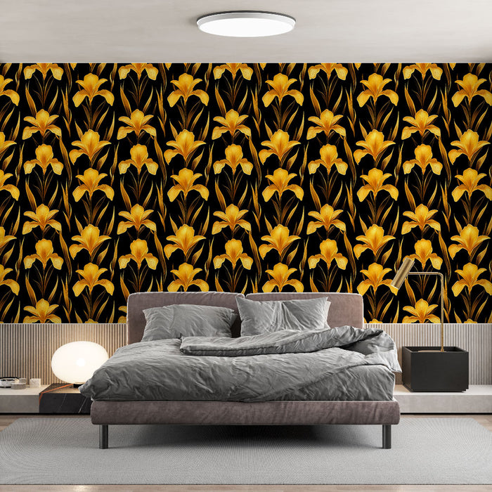 Une chambre moderne avec un papier peint floral noir et or, mettant en valeur des fleurs jaunes éclatantes sur un fond sombre, créant une ambiance élégante et chaleureuse.